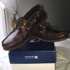 ALMOST NEW Sperry’s